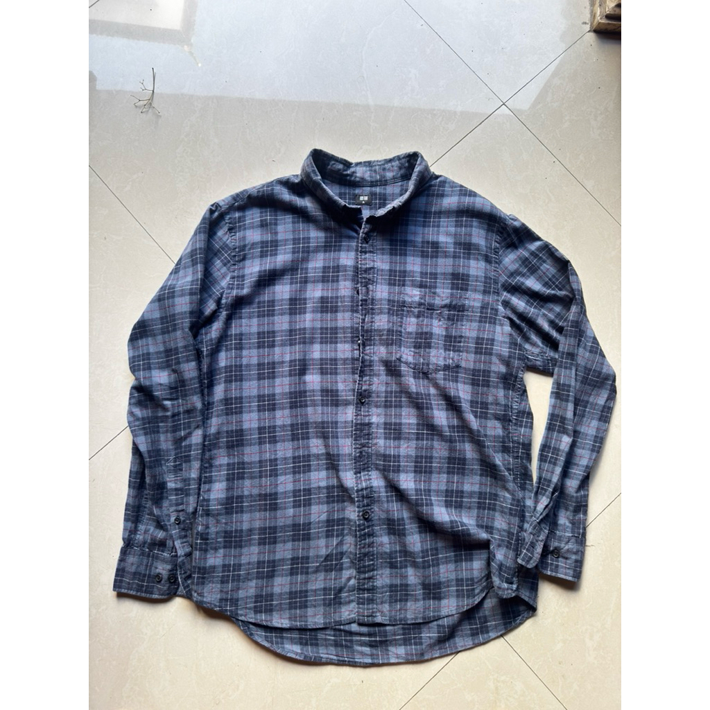 kemeja flanel second UNIQLO (preloved)