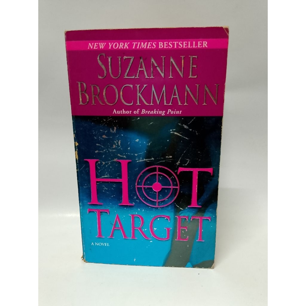 Novel Inggris Bekas - HOT TARGET - Suzanne Brockmann