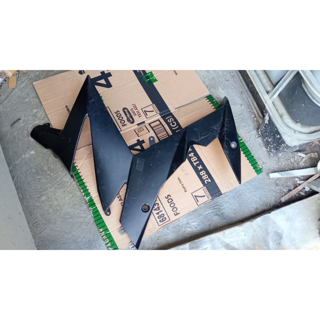 sayap depan satria Fu Fi sebelah kanan bekas