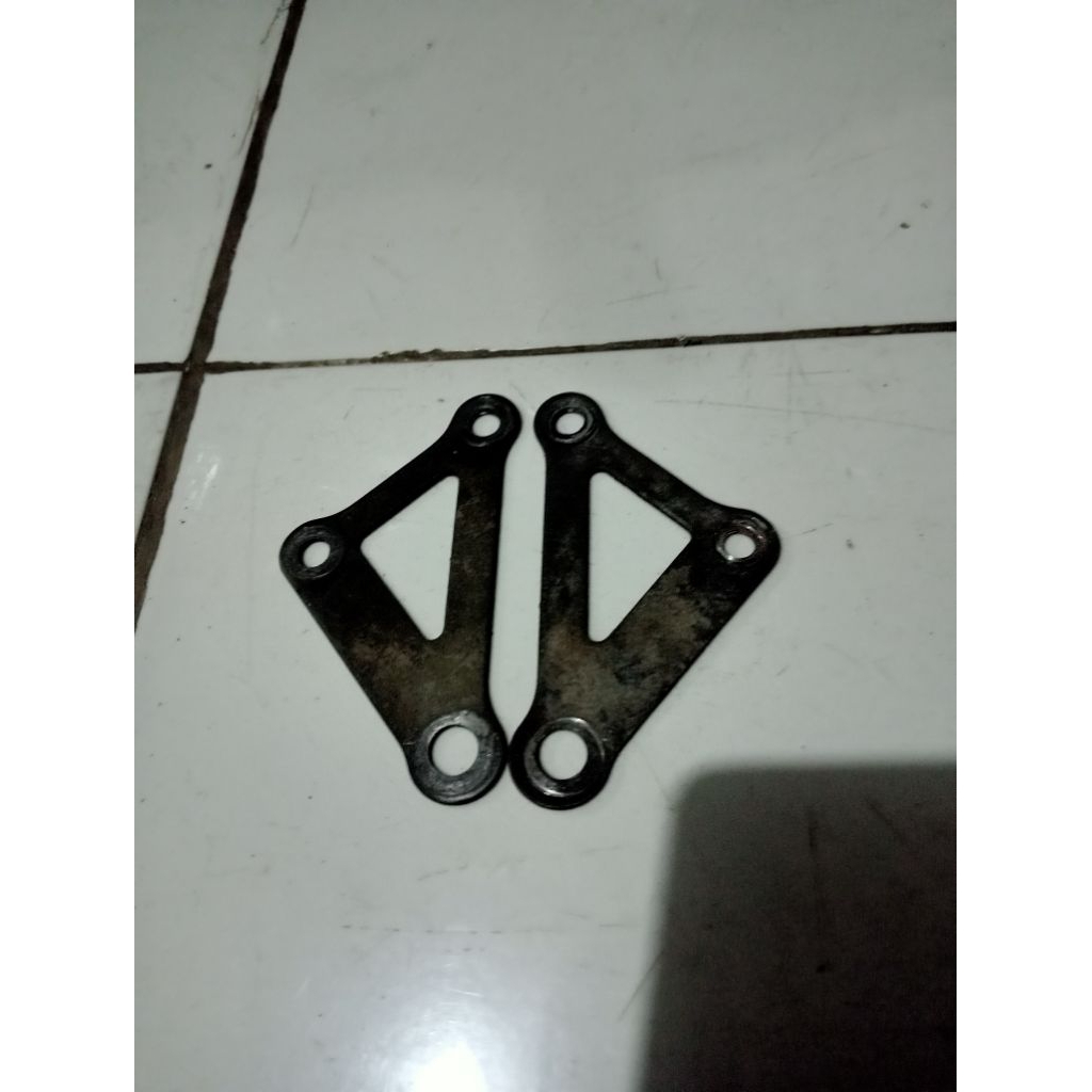 plat penyangga mesin scorpio original copotan