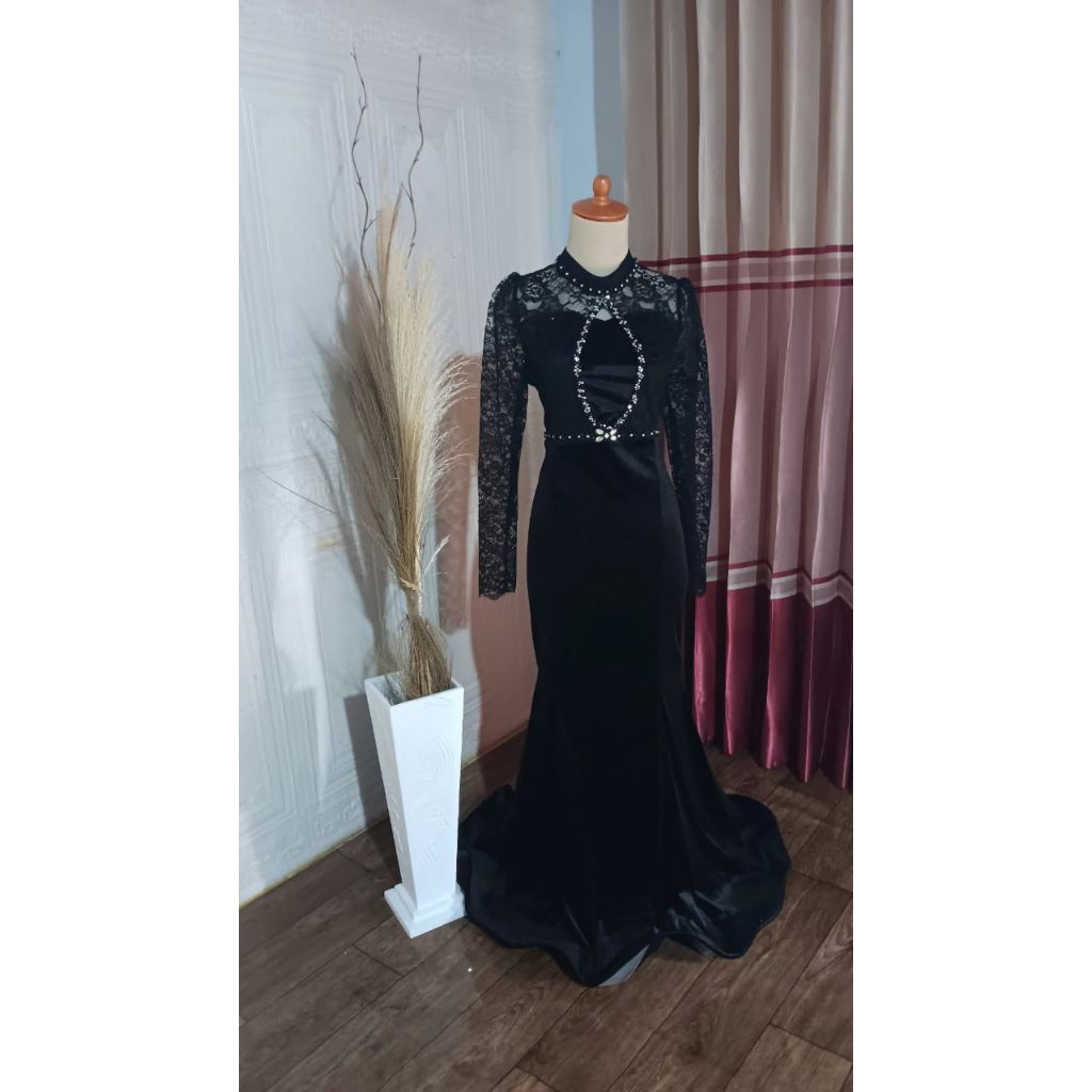 gaun bludru panjang