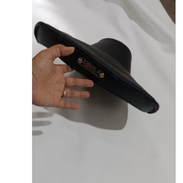 cover depan Aquila vespa bibir tipis