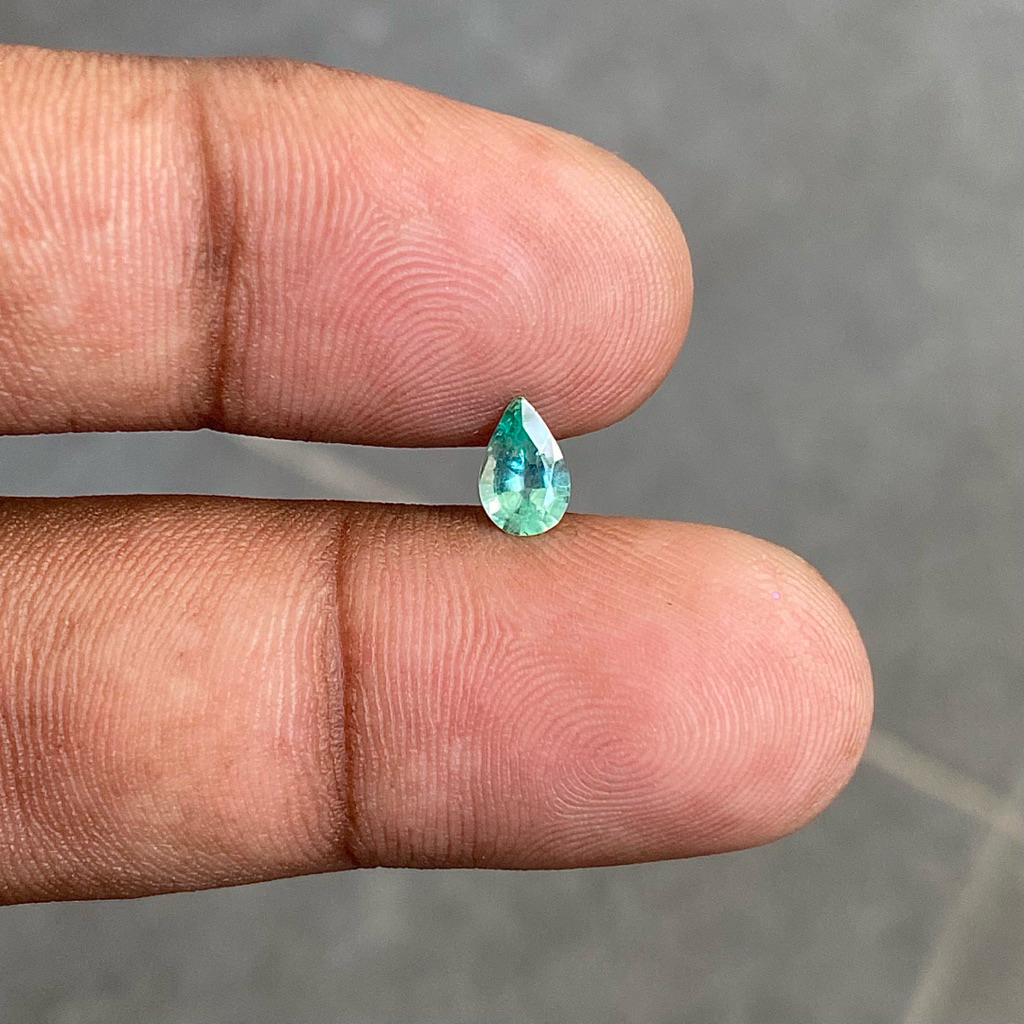 Batu Zamrud Colombia Jamrud Natural zambian Columbian emerald beryl Jamrud Ukuran Kecil DIM 7x4.5x3