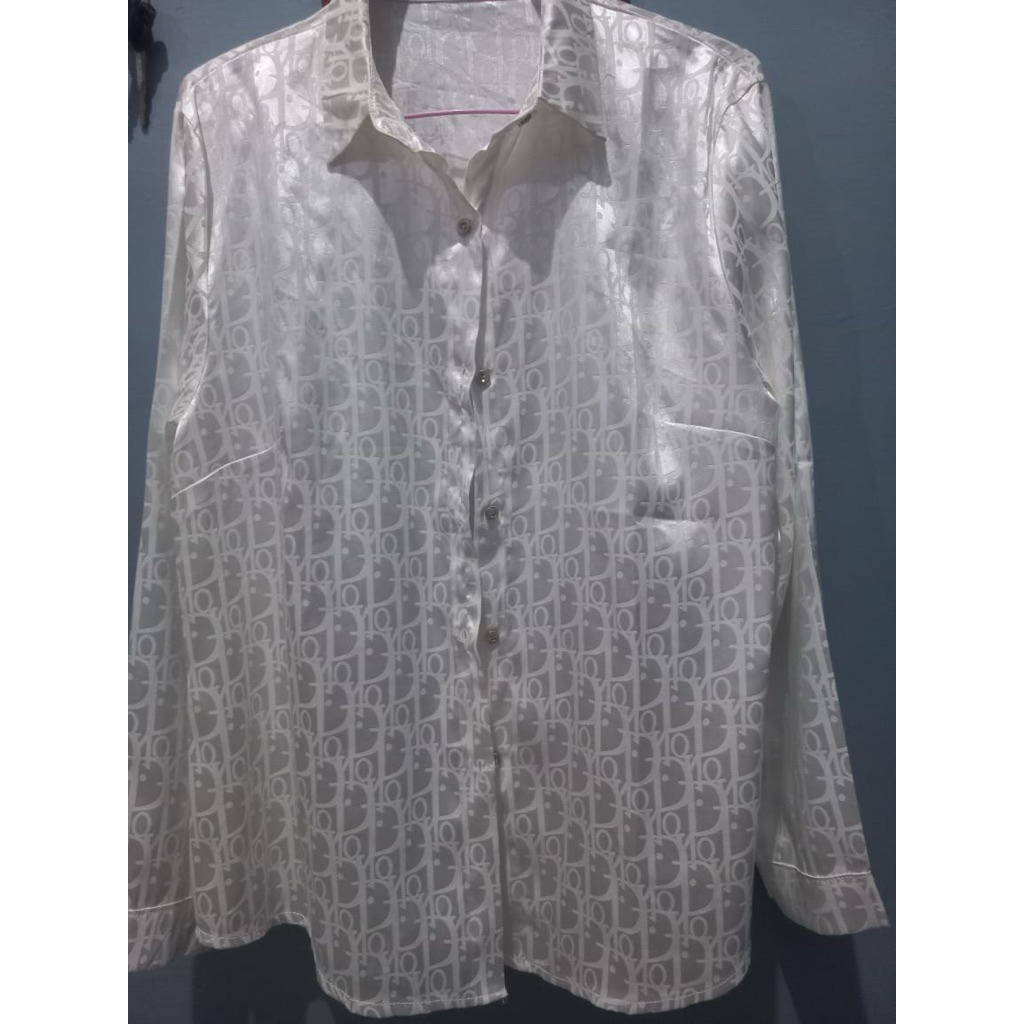 Kemeja Dior