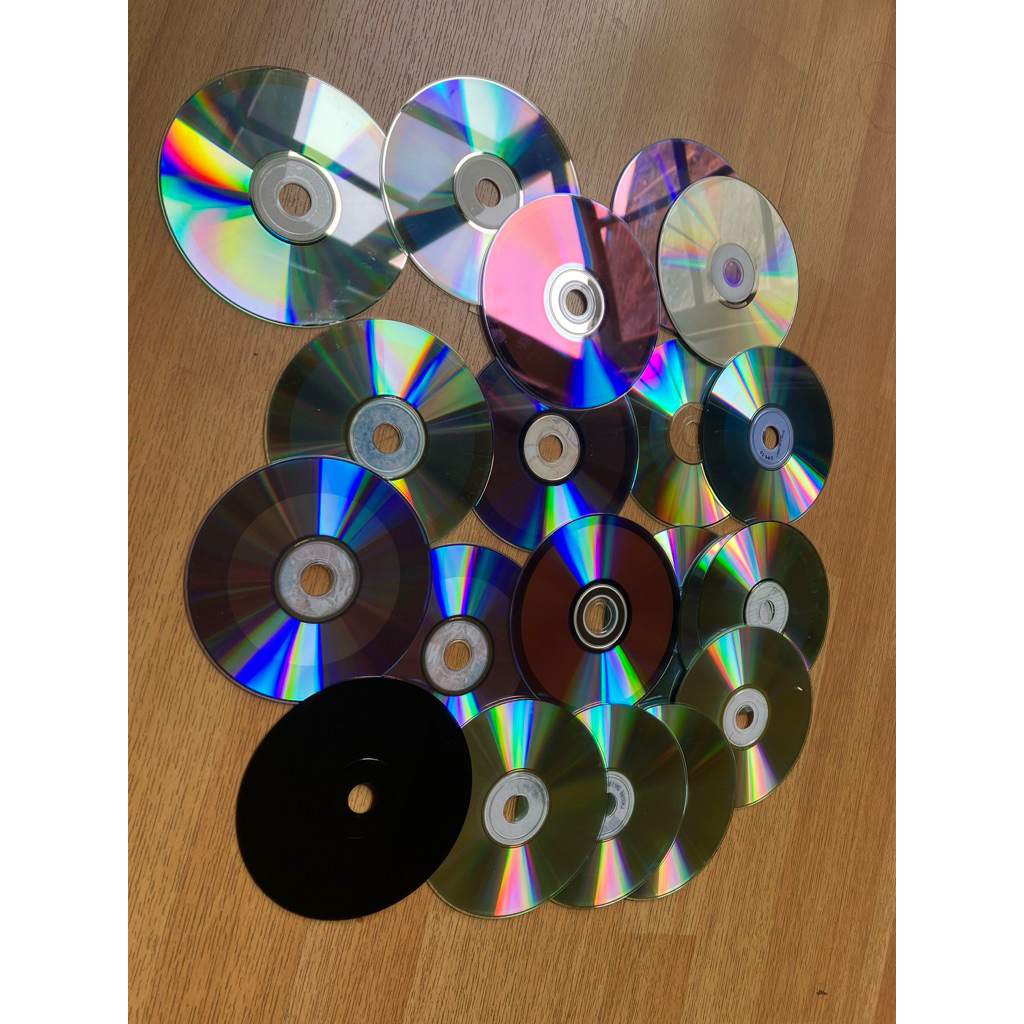 kaset CD/ DVD bekas untuk dekorasi