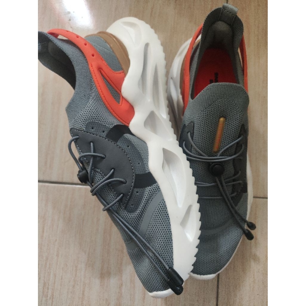 Ortus Running Sepatu Olahraga