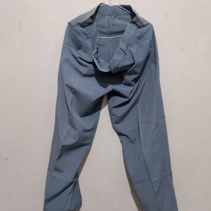 Celana panjang SMA biru muda Like New Second Original Winda Size L (98x47). preloved Pribadi Murah