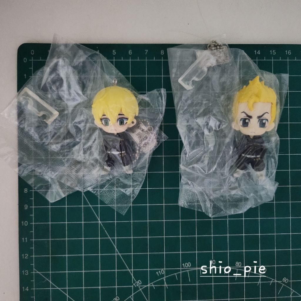 Tokyo revengers mini figure Takemichi Hanagaki Chifuyu Matsuno