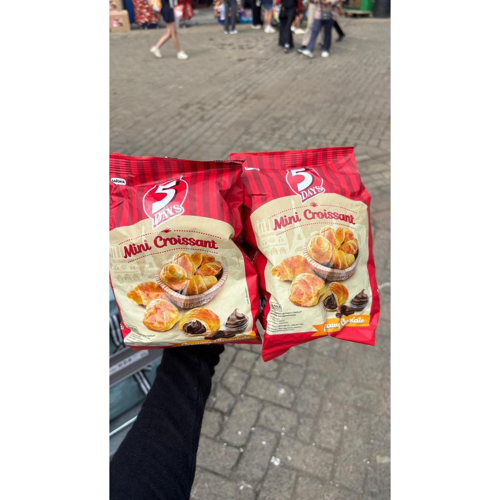 

Croissant mini pouch Buy 1 Get 1 PRJ