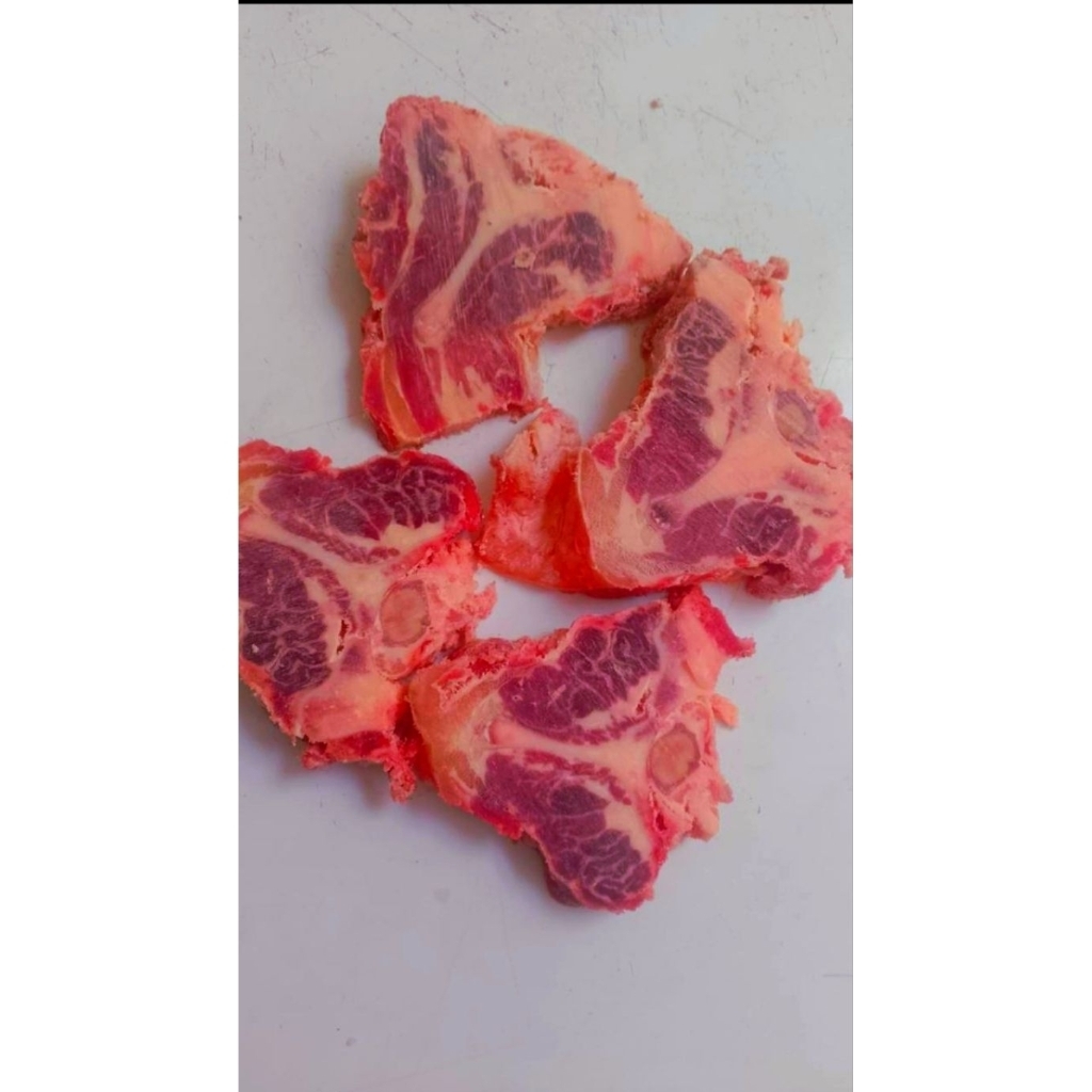 

BUNTUT SAPI BONGGOL/ OXTAIL LOKAL