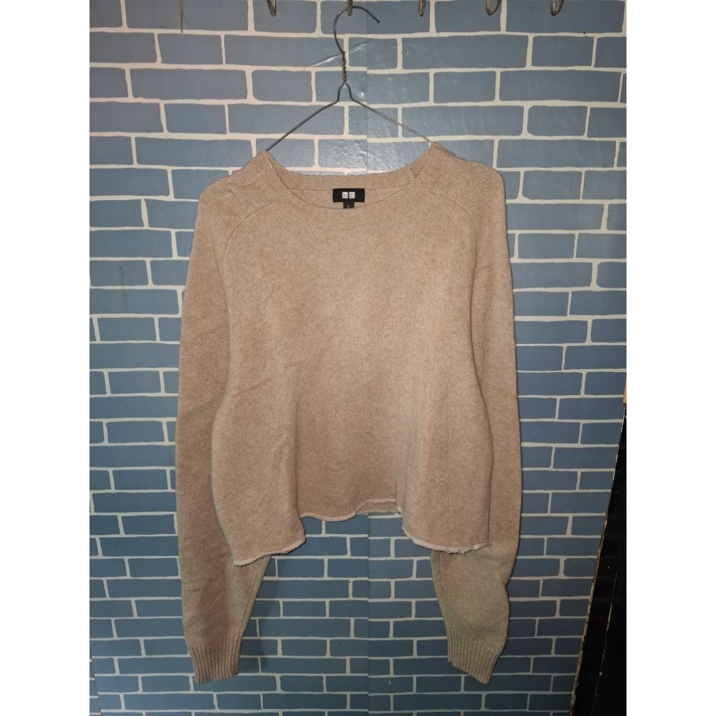 Sweater Rajut Uniqlo Crop