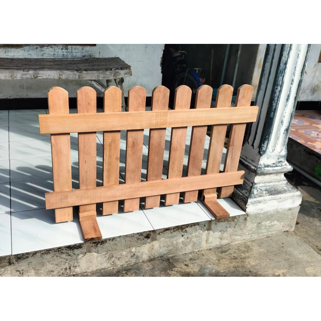 PAGAR TAMAN KAYU JATI