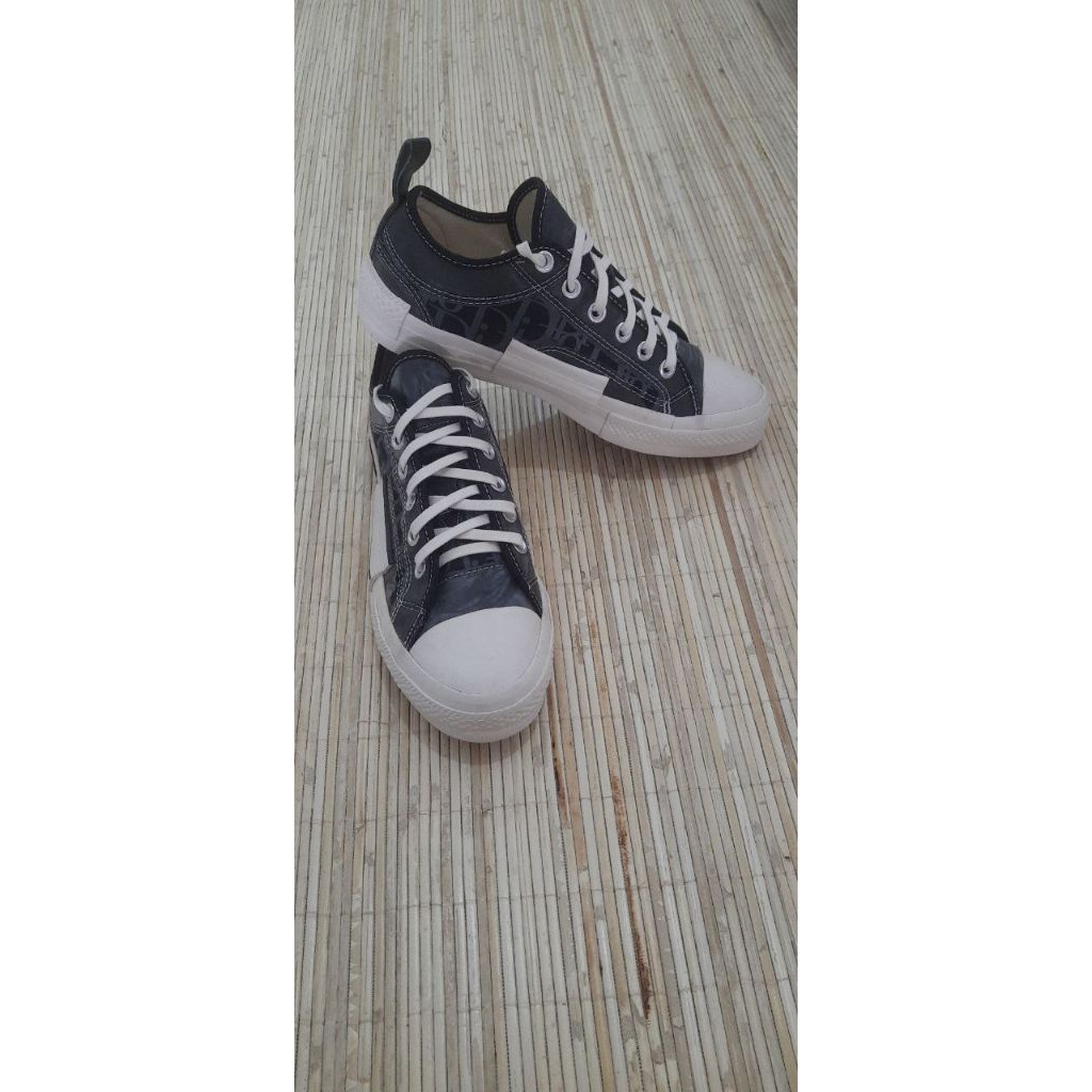 SEPATU SNEAKERS MERK DIOR SIZE 40