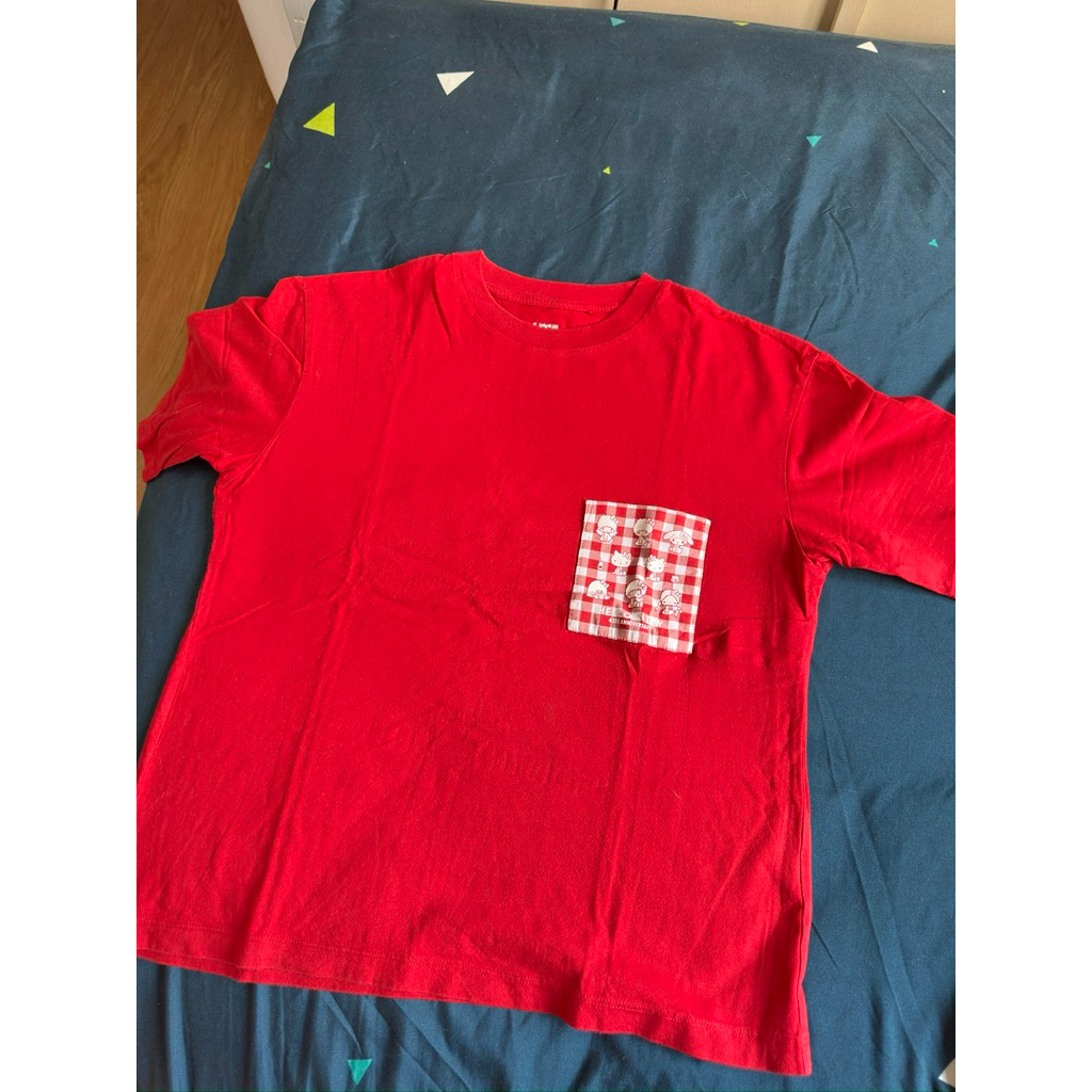 Kaos Uniqlo UT sanrio Preloved