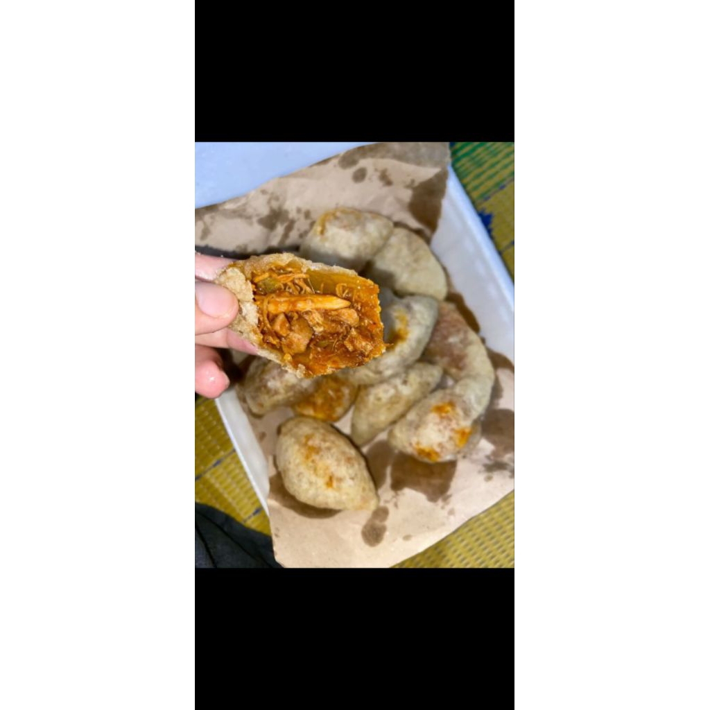 

CIRENG GEMOY ISI AYAM SUWIR PEDAS