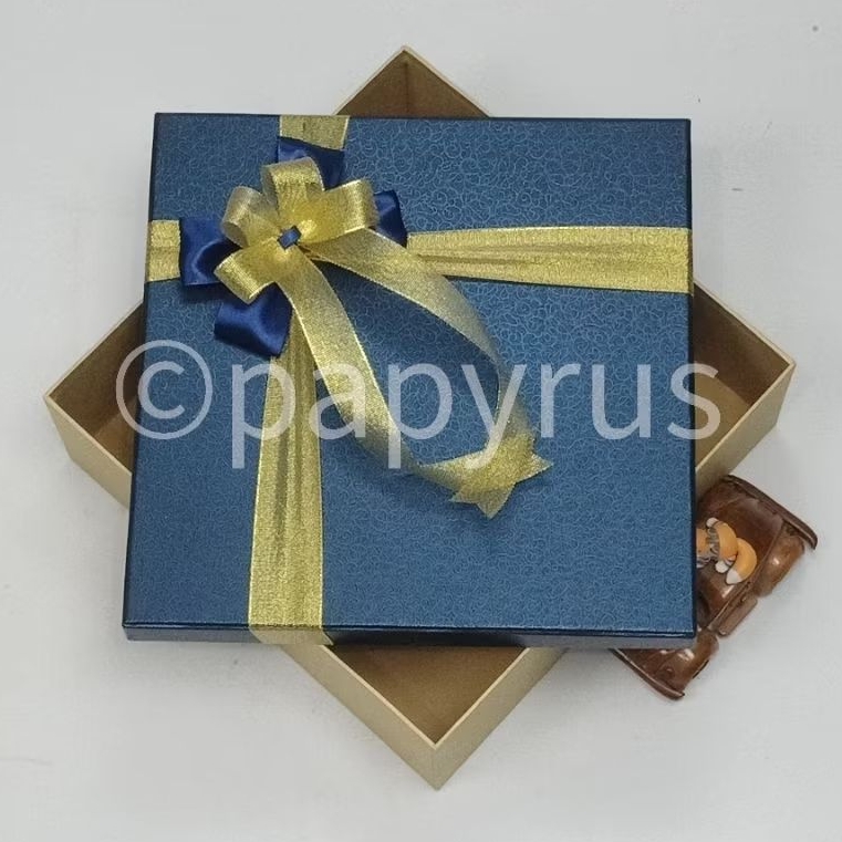 

PAPYRUS Kombinasi 30x30 Tinggi 5cm Kotak Kado Gift Box Hadiah V2