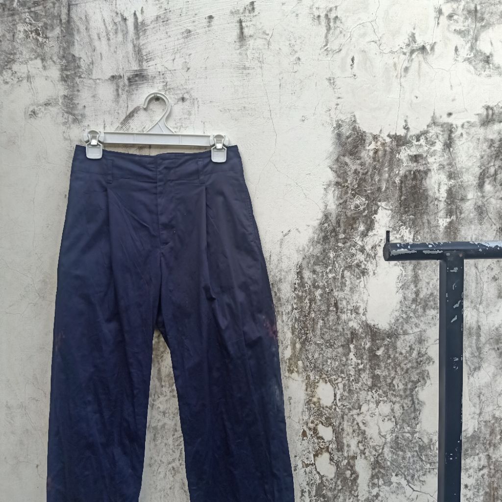 Uniqlo Celana Chino navy gombrang