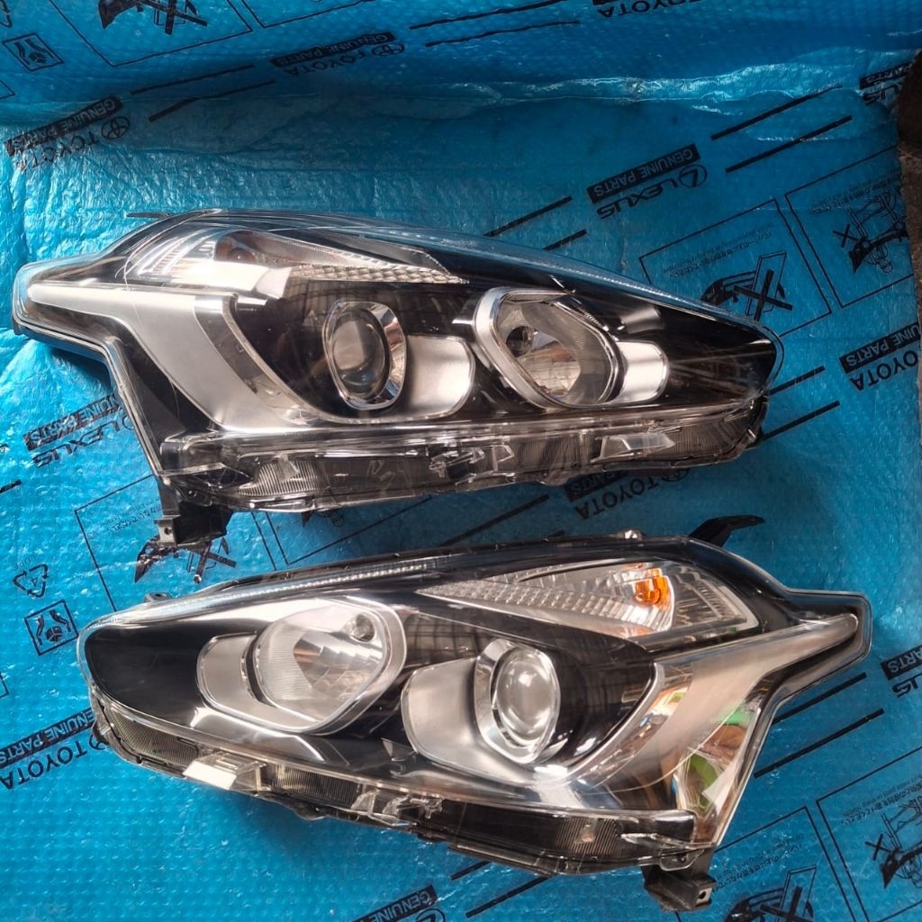 HEADLAMP LAMPU DEPAN MOBIL TOYOTA SIENTA V/G 2016 2017 2018 ORIGINAL SEPASANG