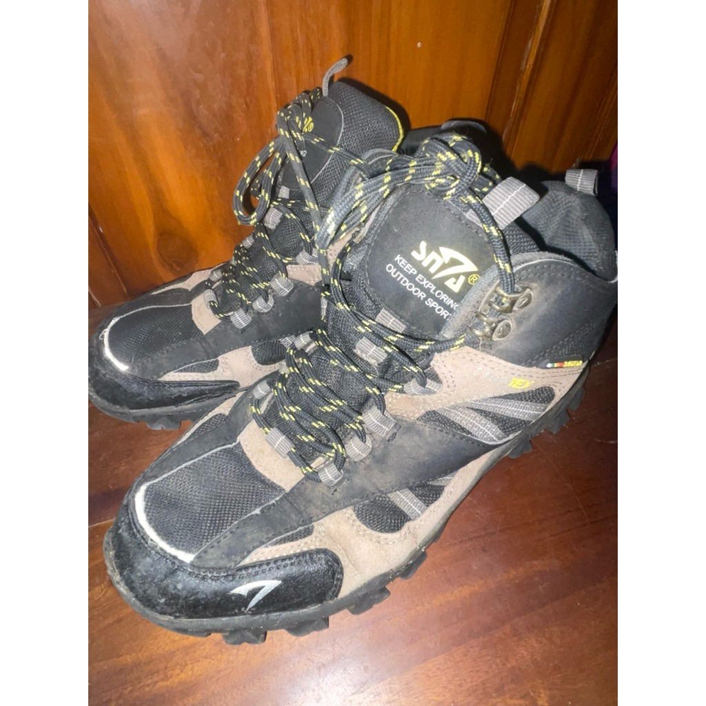 Preloved - Sepatu Gunung SNTA Trekking Hiking Outdoor + Free Tali