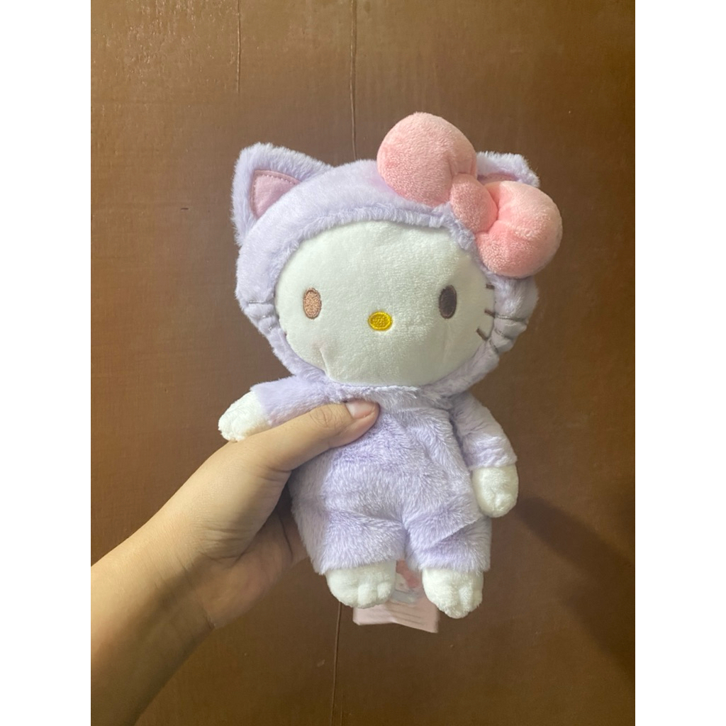 Boneka Sanrio Karakter Hello Kitty Kostum Kucing Ungu size 23cm Original / Boneka Hello Kitty Kucing