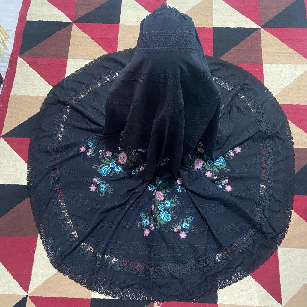 mukena katun paris salur hitam bordir