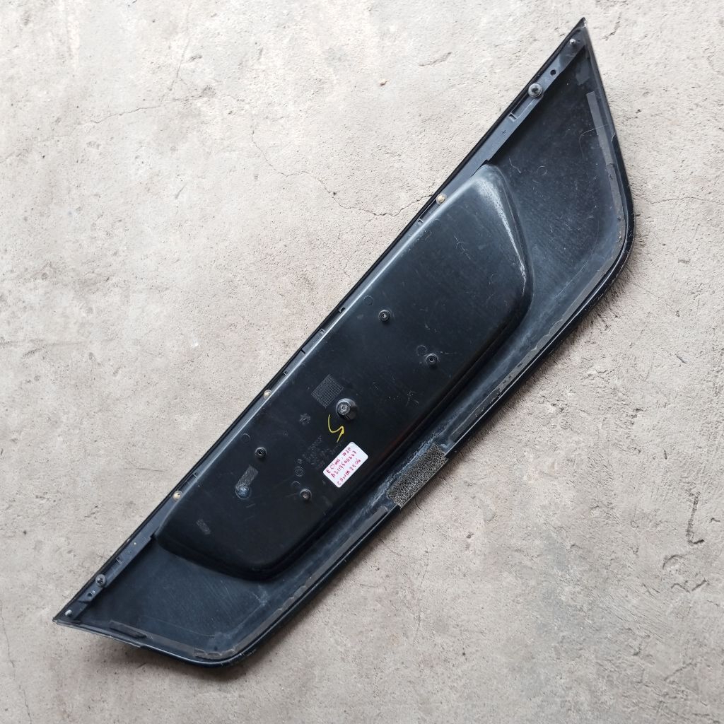 cover bagasi dudukan plat nomor Mercy w211