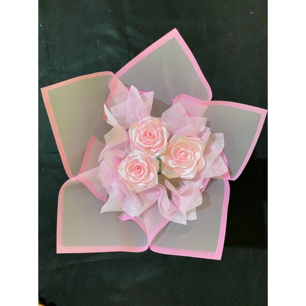

Buket bunga pita satin