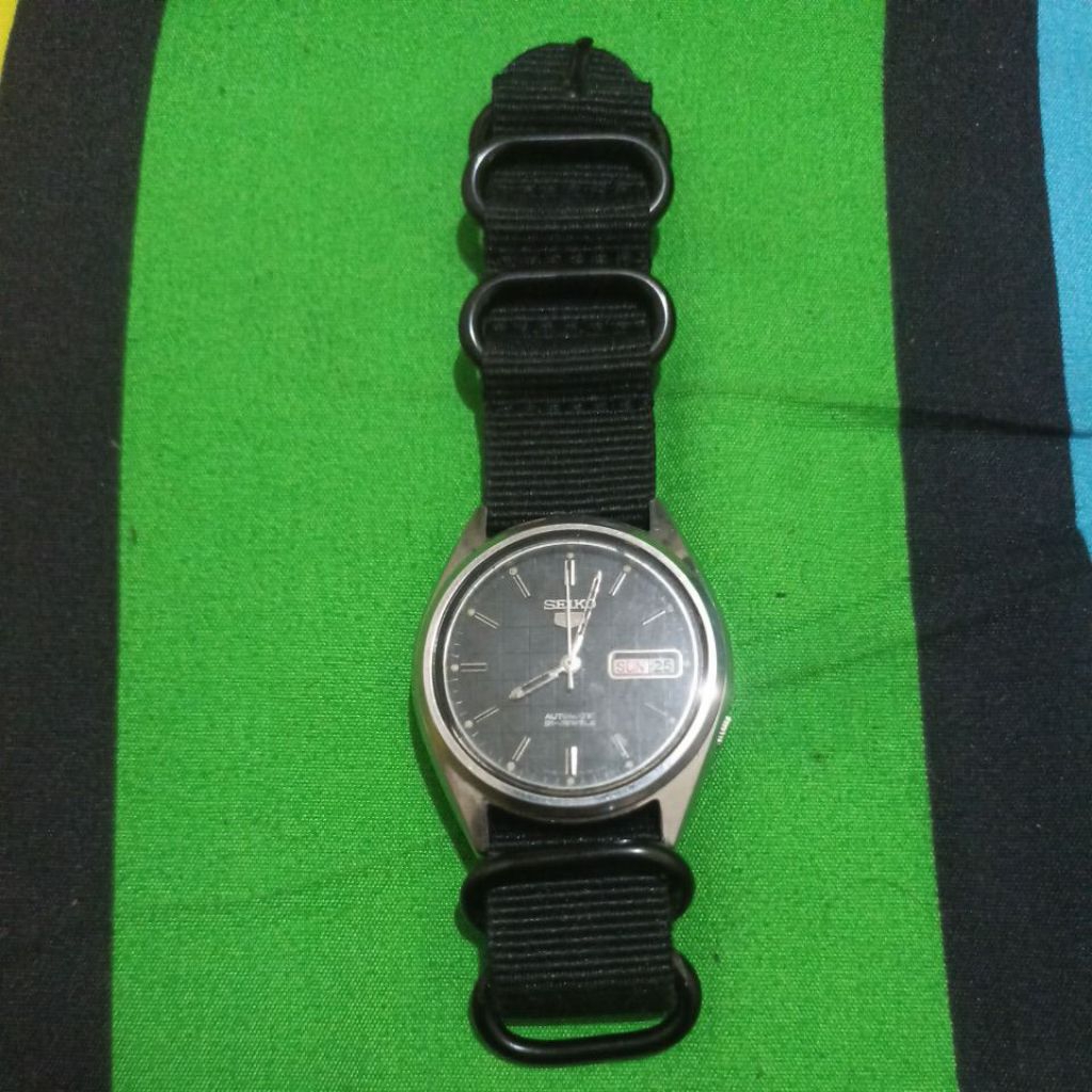 seiko 5 automatic second