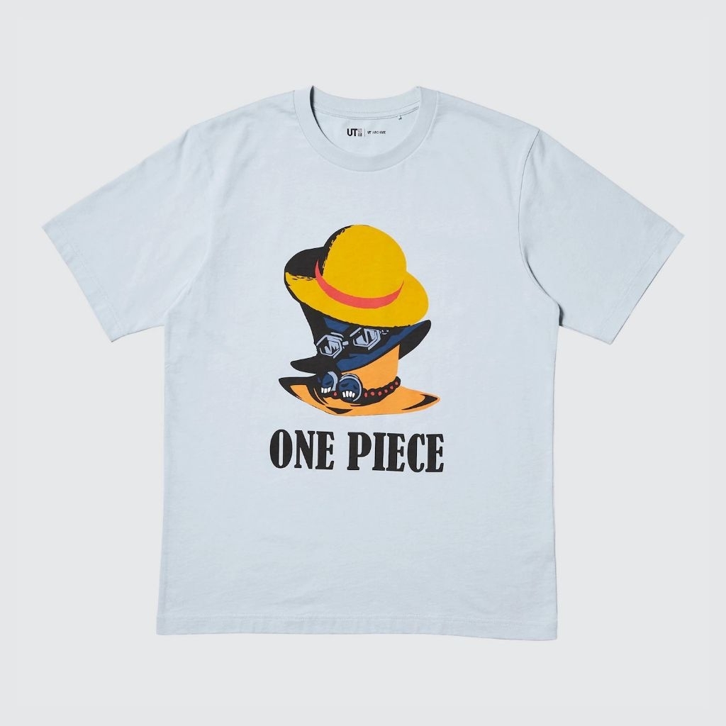 Tshirt Uniqlo x One Piece (Sabo, Ace, and Luffy) | UT Archive Kaos Lengan Pendek - Biru Muda
