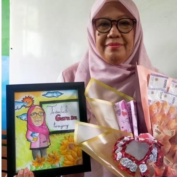 

Sketsa Wajah karikatur custom (DIBINGKAI) untuk hari guru,hadiah dan lain lainya