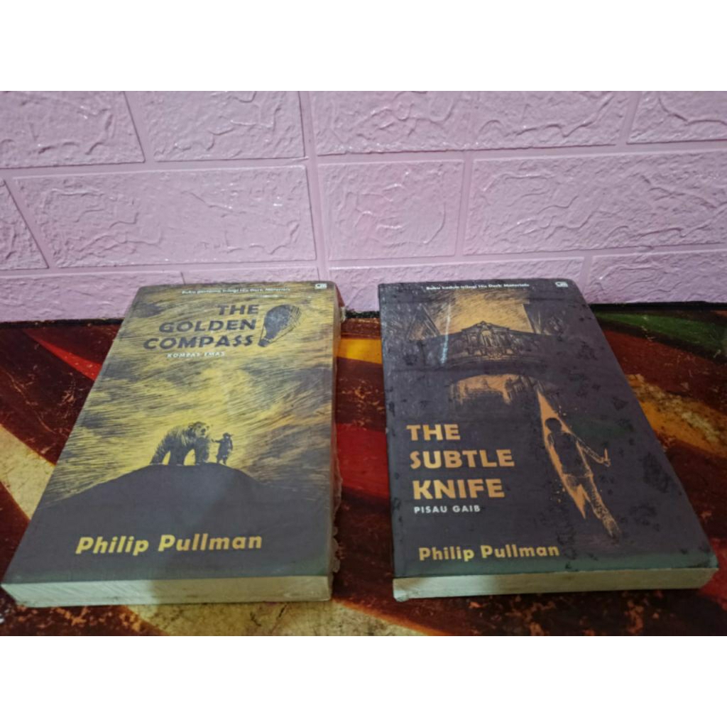Novel Golden Compass dan Subtle Knife