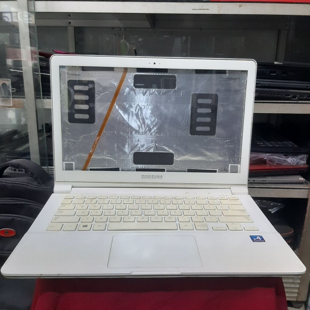 Casing & Touchscreen Laptop Samsung 915S