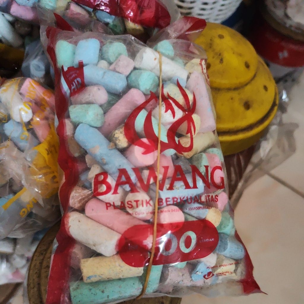 

patahan kapur warna bungkus kecil