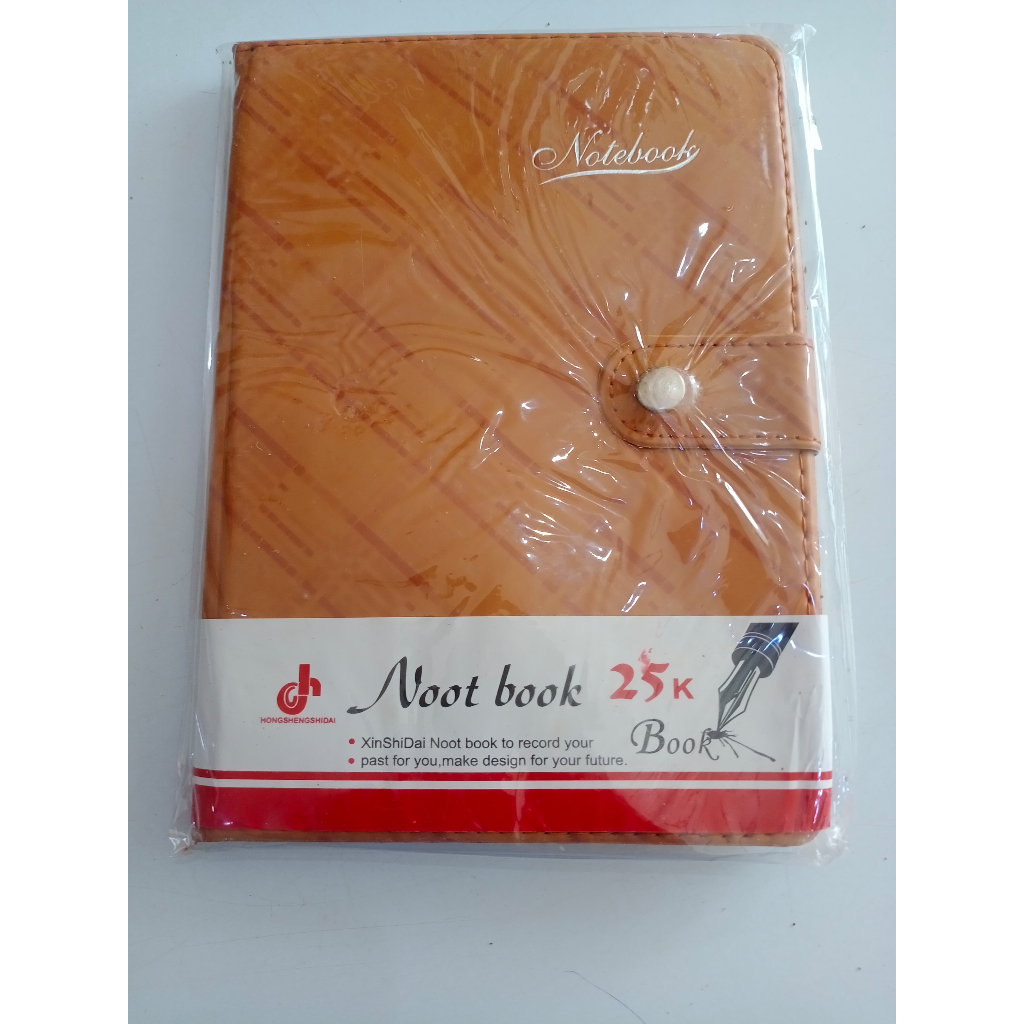 

Notebook Xin Shi Dai Ukuran A5 Kulit Kancing 25k + Pena / Buku Agenda Diary A5 Kancing