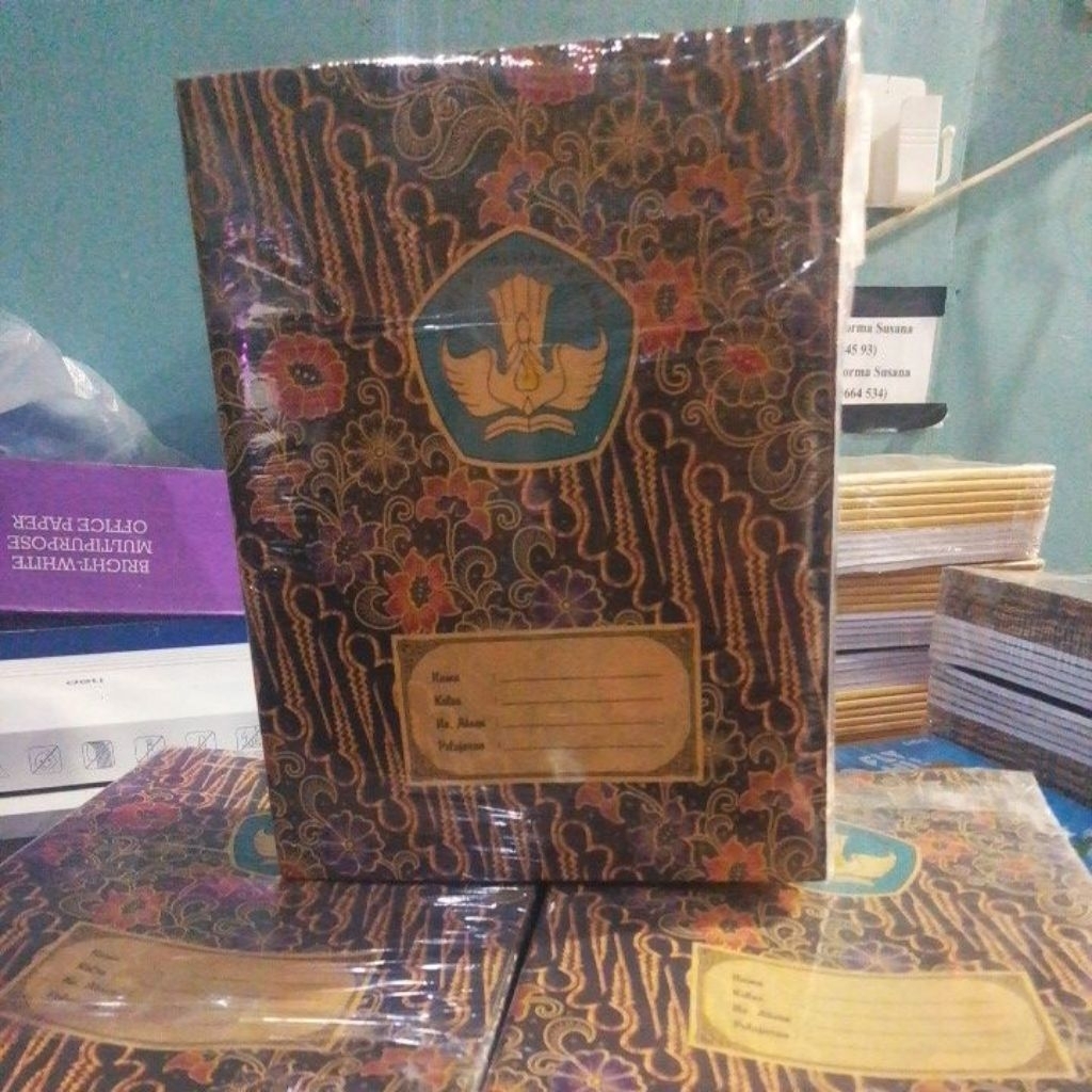 

Sidu buku tulis isi 58 lembar sudah disampul 1pak ( varian batik )