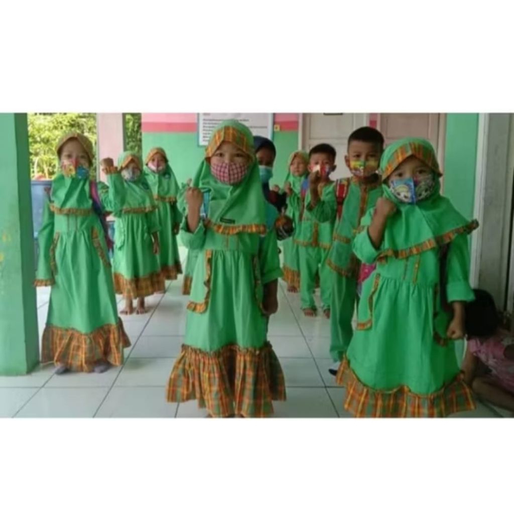 seragam sekolah muslim anak tk/paud koko dan gamis warna hijau model kotak kuning hijau