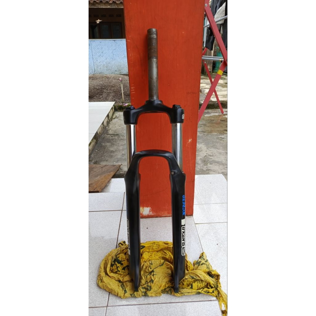 Fork Suntour XCM30 / Halu halu sepeda MTB, second copotan thrill, minus bocor sebelah kiri