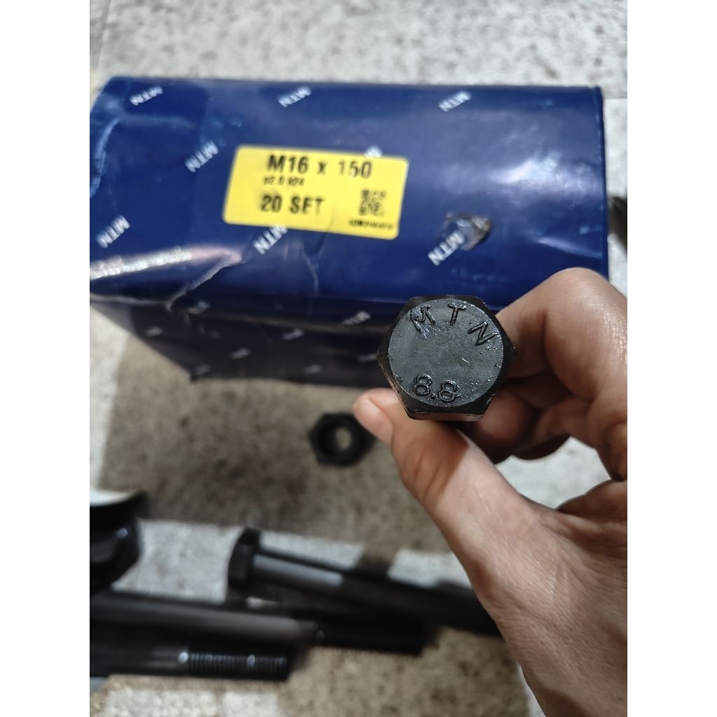 baut mur baja 8.8 m16x150 kunci 24 drat pitch 2.0 / baut + mur baja m16 x 150 / baut mur baja 8.8 m1