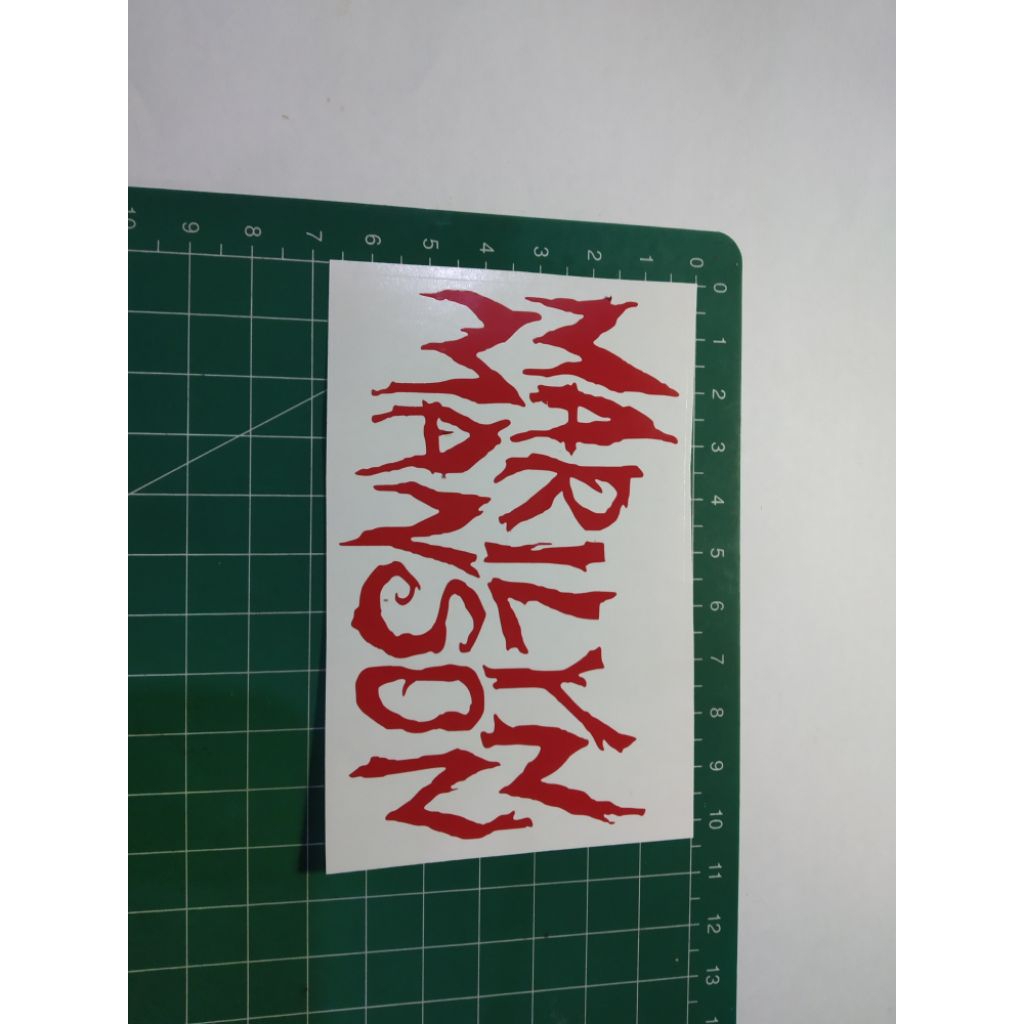 

stiker cutting Marilyn manson