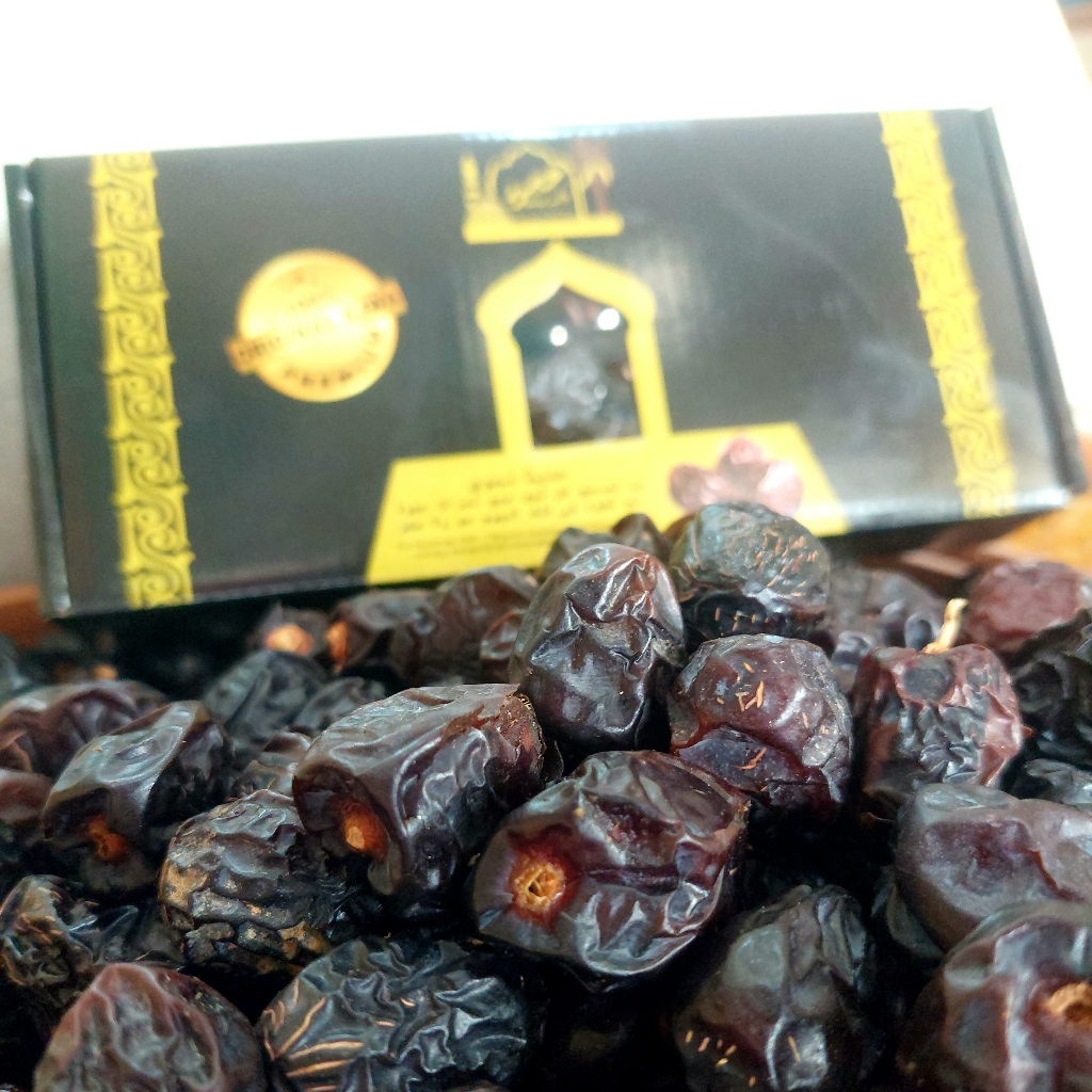 

Kurma Almadinah SEJENIS kurma hitam Ajwa Original Kurma AL-madinah kemasan 500g