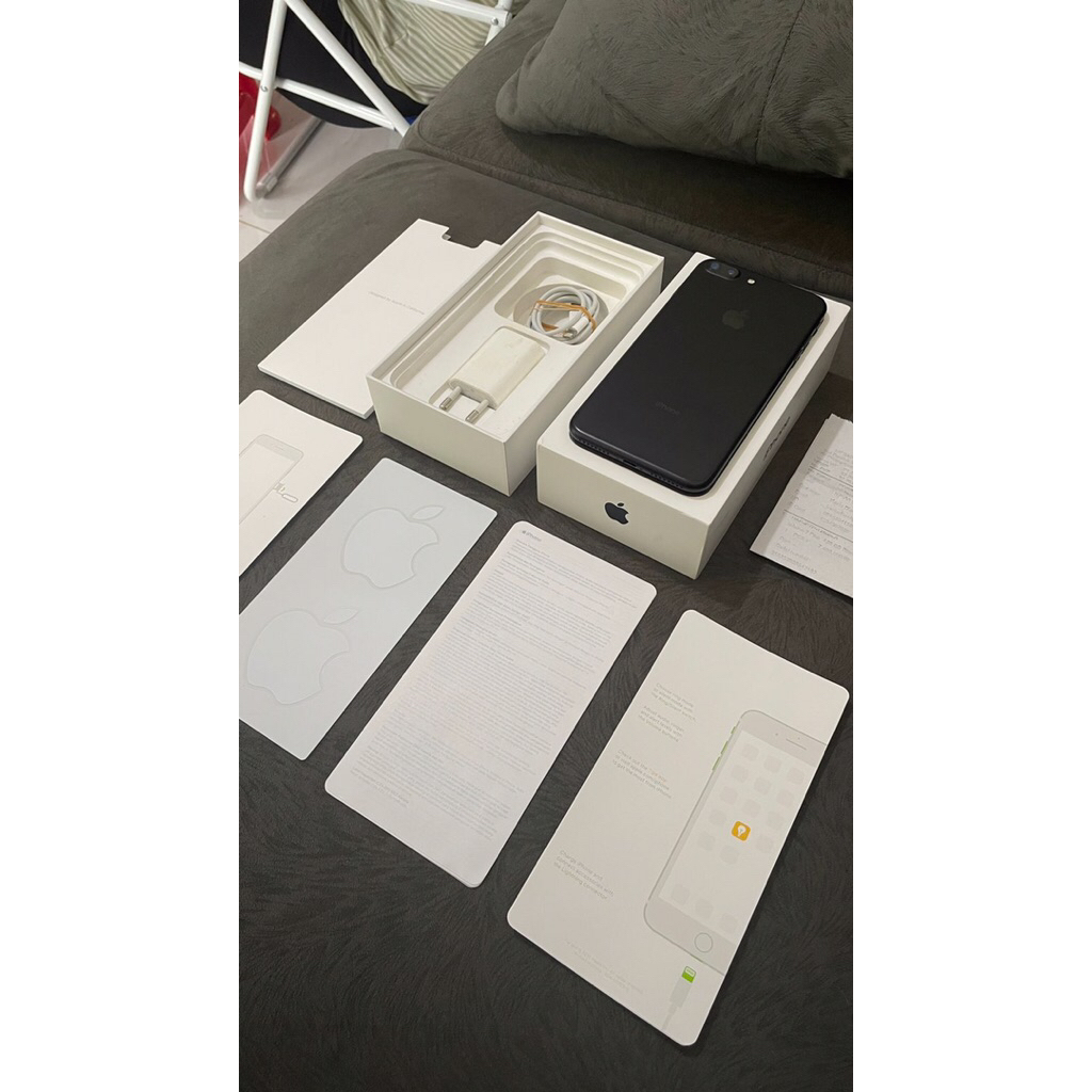 HP Iphone 7 plus + 128GB ex resmi Ibox Fullset banyak bonus