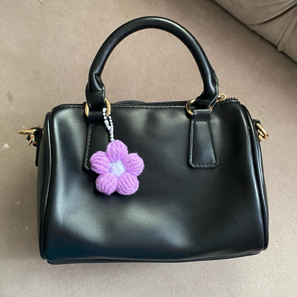 Gantungan Tas Bunga Rajut | Bag Charm Handmade | Gantungan Tas Simple Bentuk Bunga Aesthetic | Hiasa