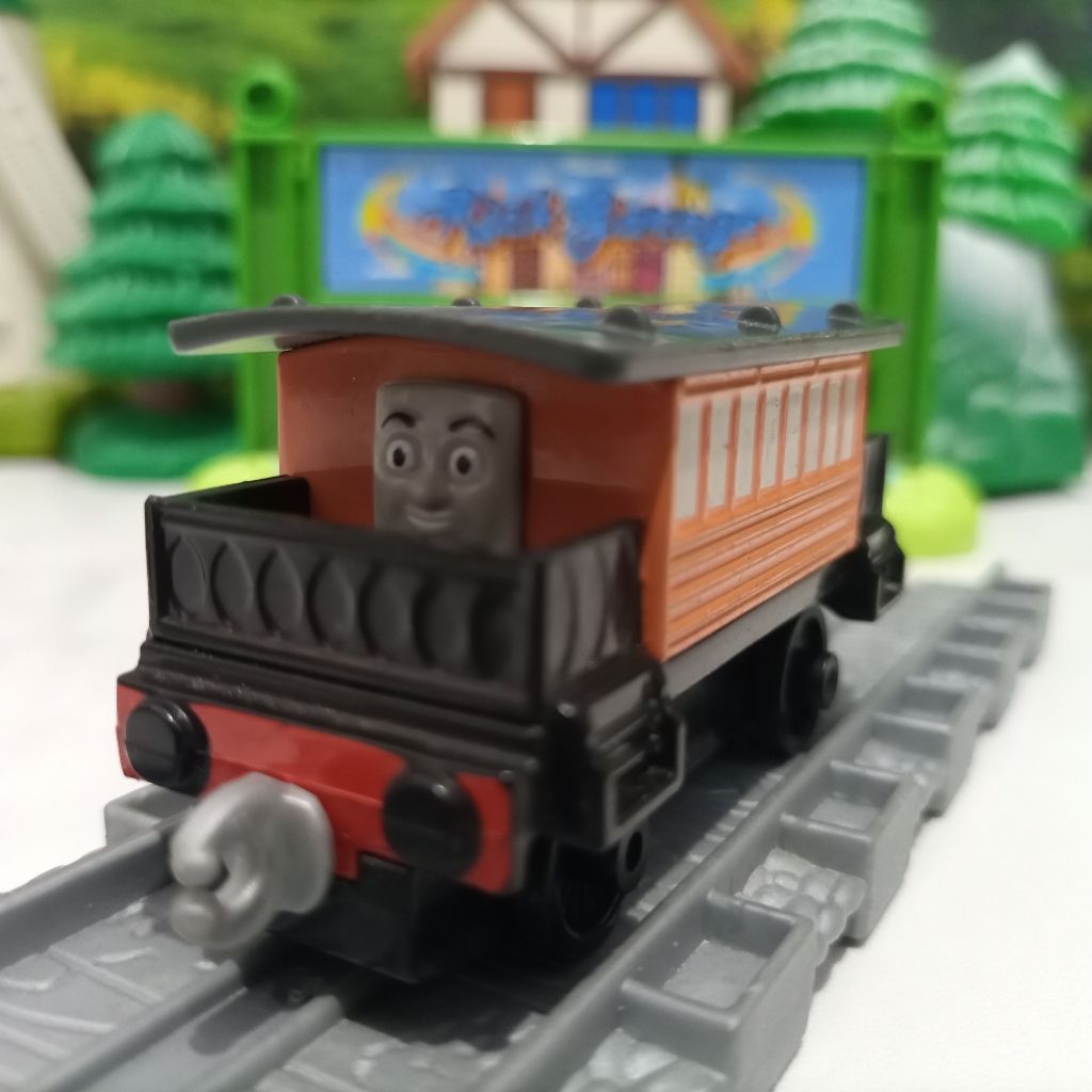 Thomas & Friends Adventures / Collectible Railway Diecast - Henrietta