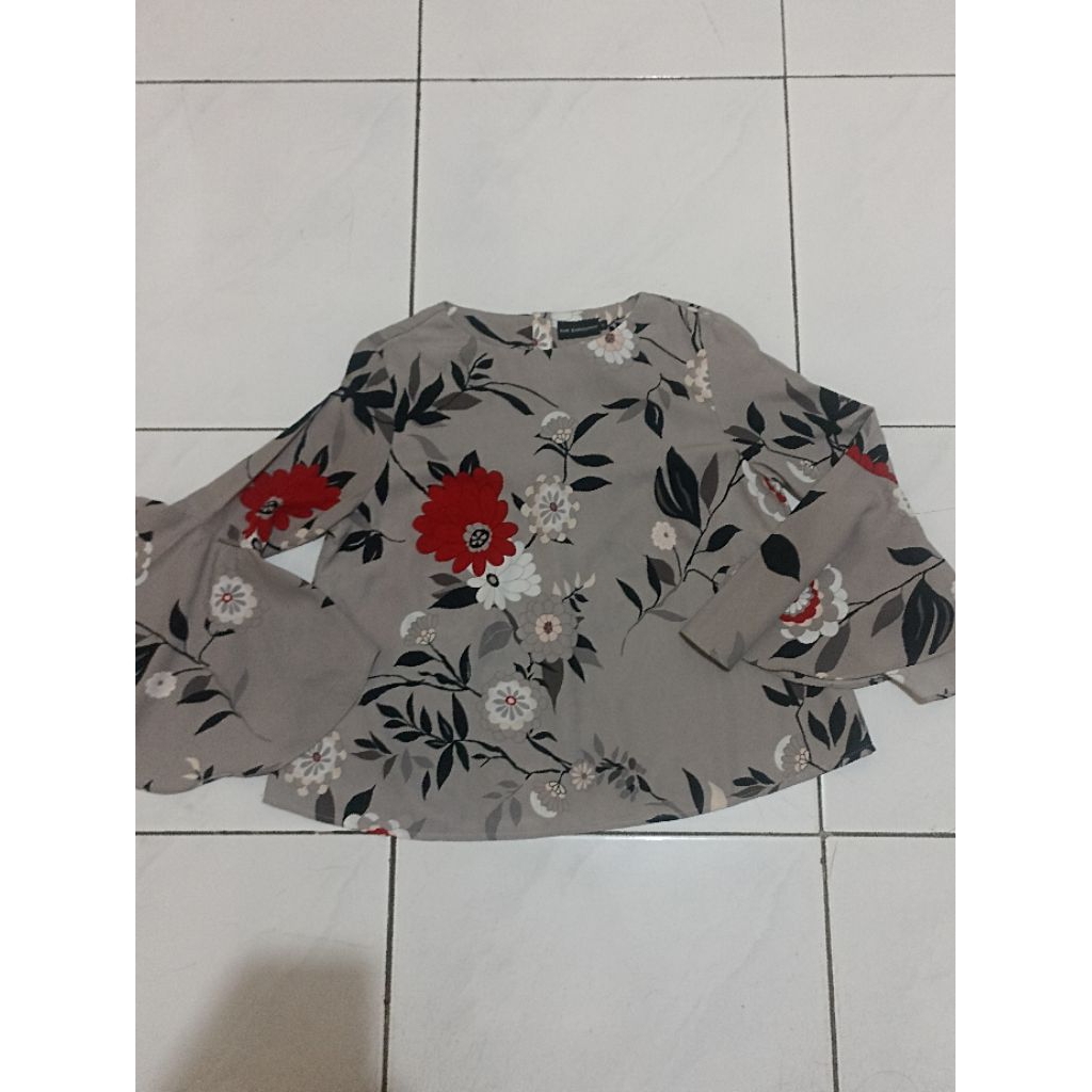 blouse bunga wanita warna abu the executive
