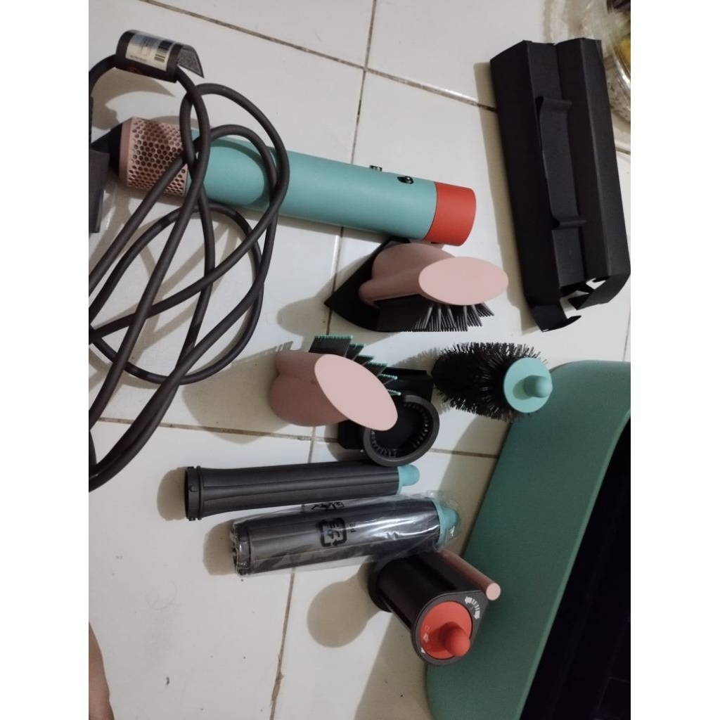 dyson hairdryer airwrap