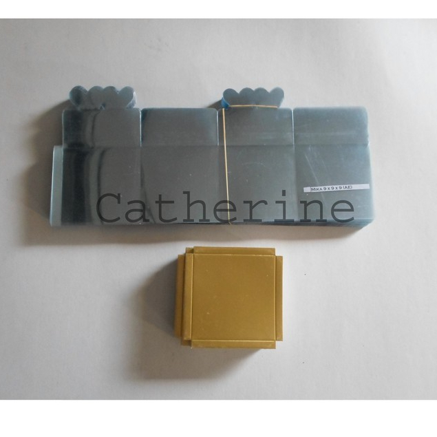 

Kotak Mika 9X9X9 Alas Emas