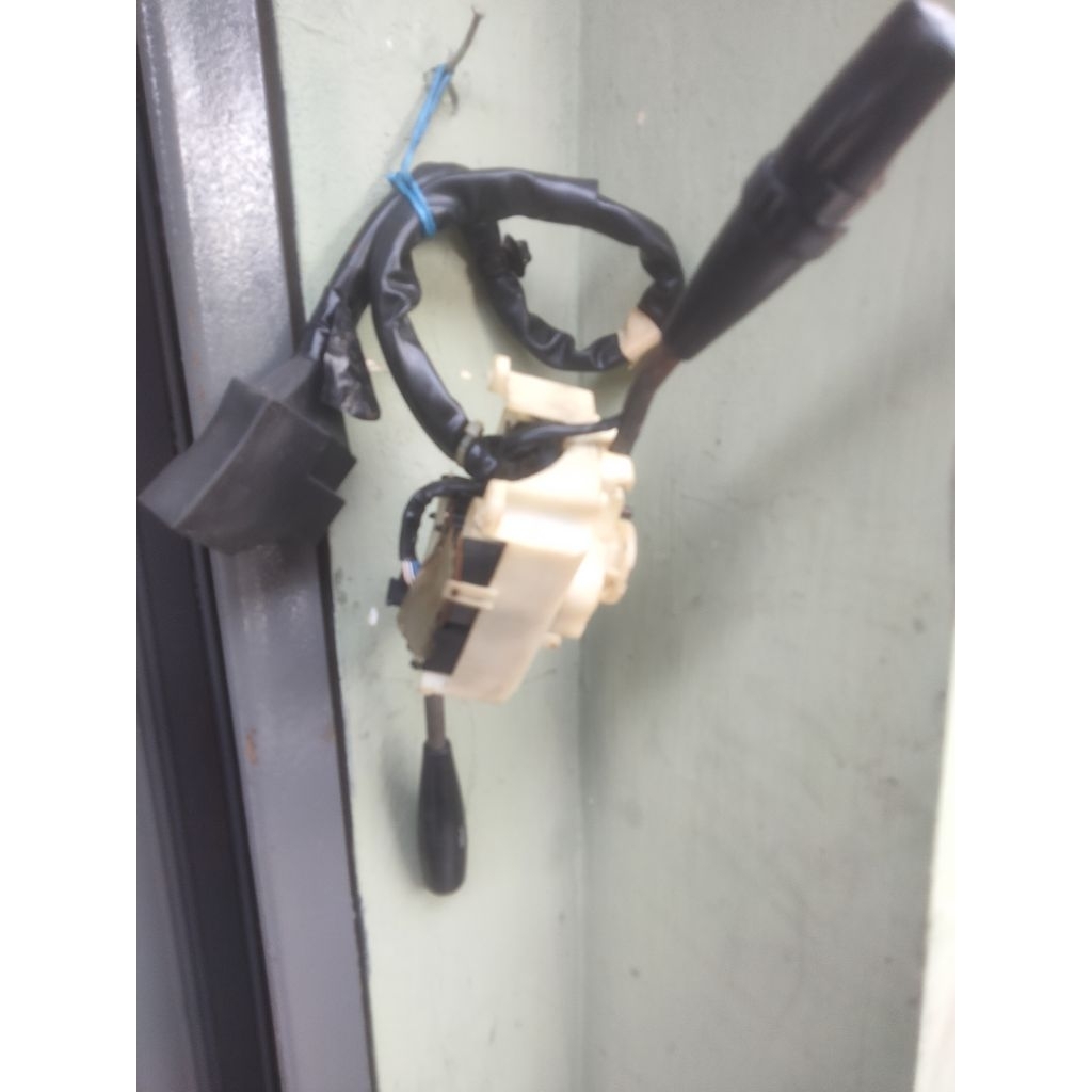 saklar lampu sen mobil Toyota Dyna copotan