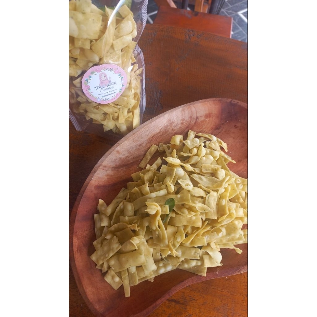 

Keripik Pangsit Goreng Khas TerasNoor