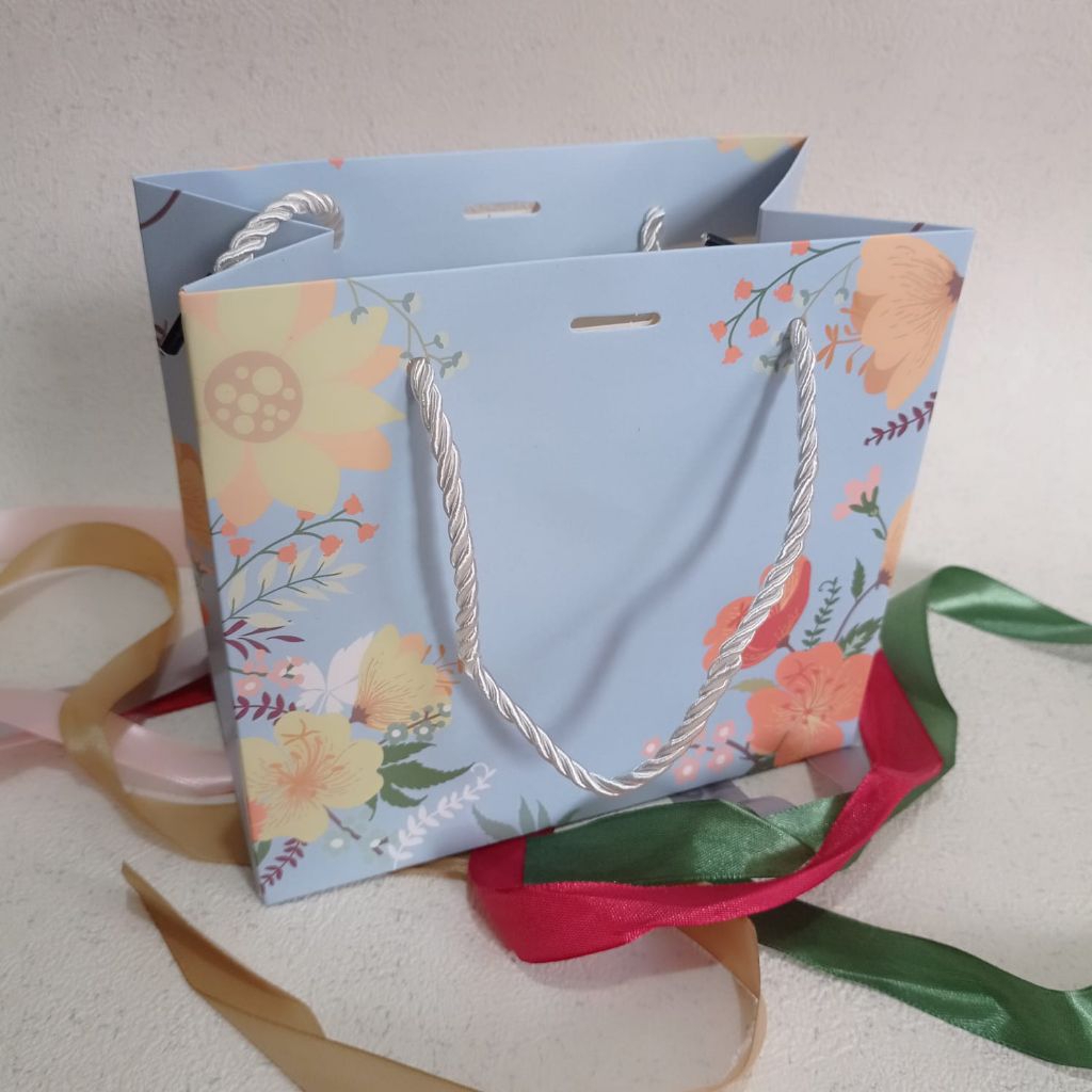 

paperbag import kecil gratis pita | paper bag premium | pilihan motif | paperbag jogja