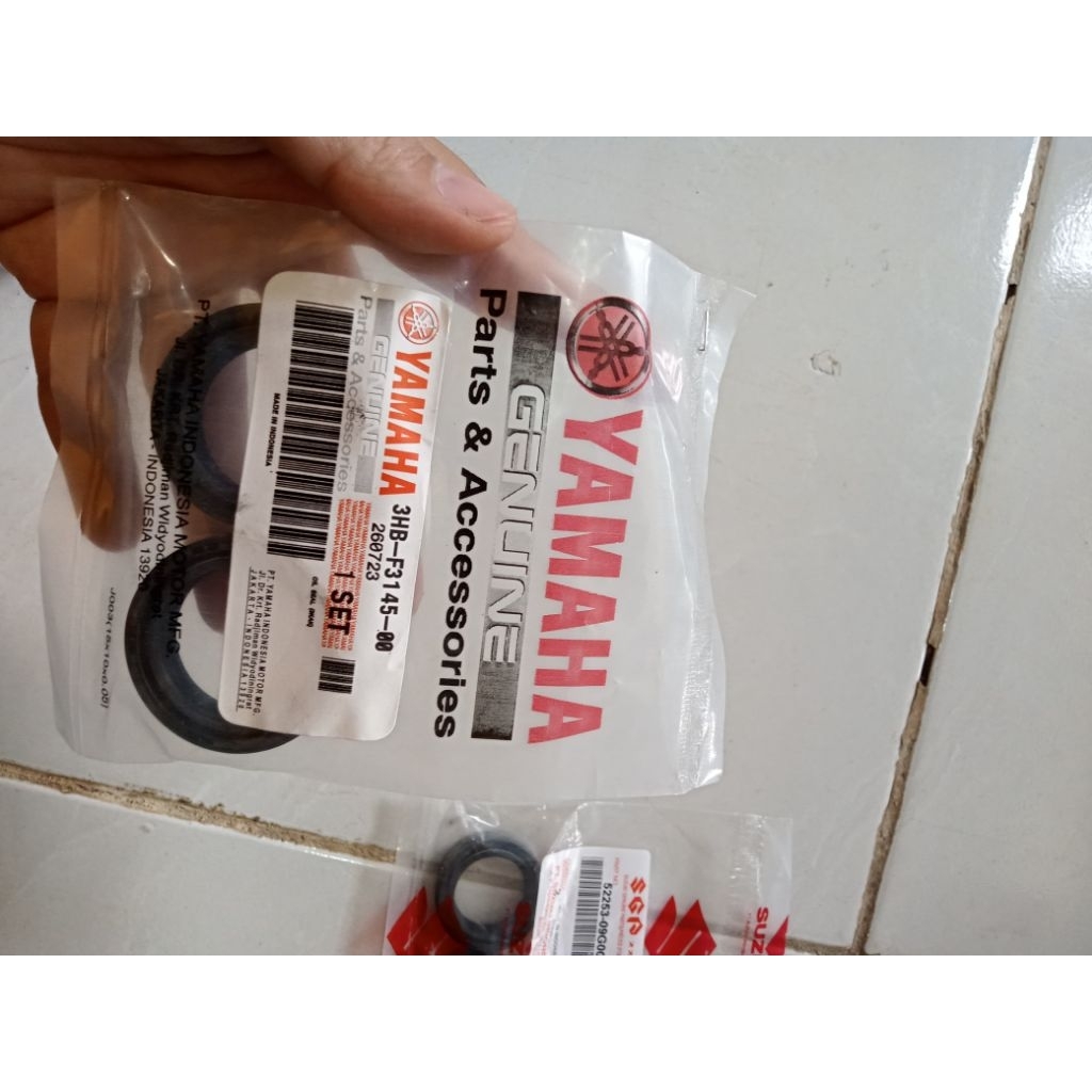 sil shock depan sepeda motor